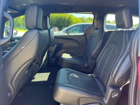 New 2026 Chrysler Pacifica Select image 8