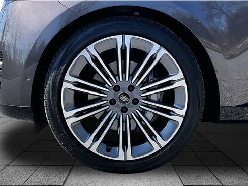 Used 2024 Land Rover Range Rover Long Wheelbase SE image 38