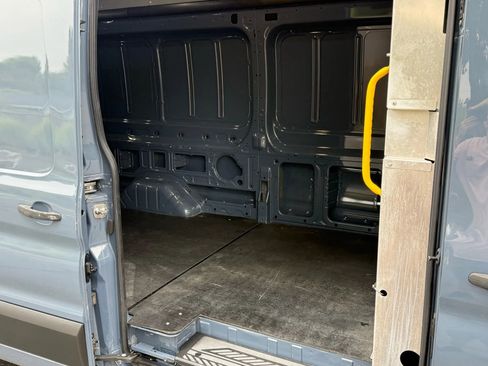 Used 2020 Ford Transit 250 148 High Roof Extended image 24