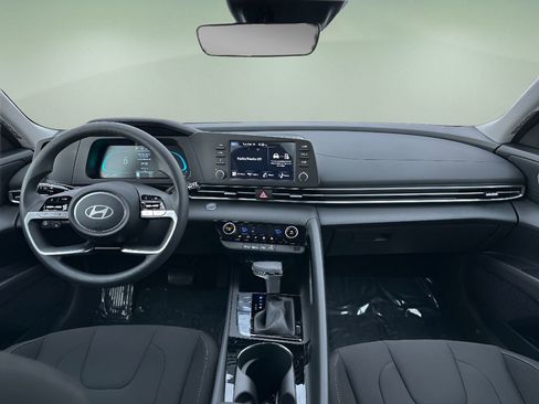 New 2025 Hyundai Elantra Blue image 10