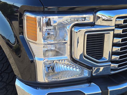 Used 2022 Ford F350 Lariat w/ Chrome Package image 5