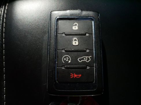 Used 2022 Jeep Grand Cherokee Overland w/ Luxury Tech Group IV image 33