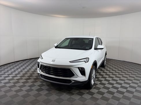 Certified 2024 Buick Encore GX Preferred image 2