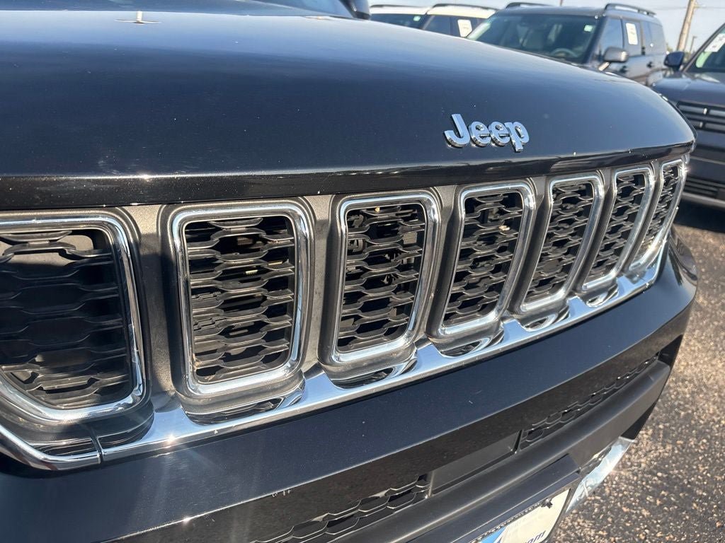 Used 2023 Jeep Grand Cherokee L Laredo AWD/4WD image 5