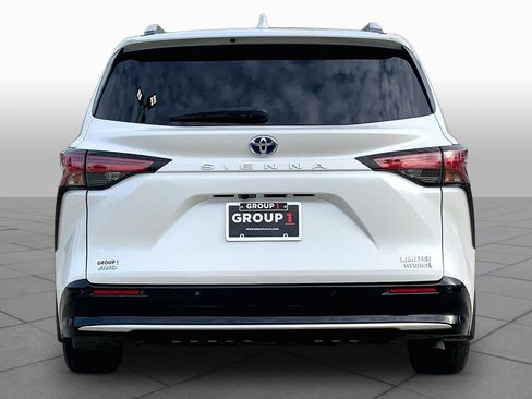 Used 2024 Toyota Sienna Limited AWD/4WD image 5
