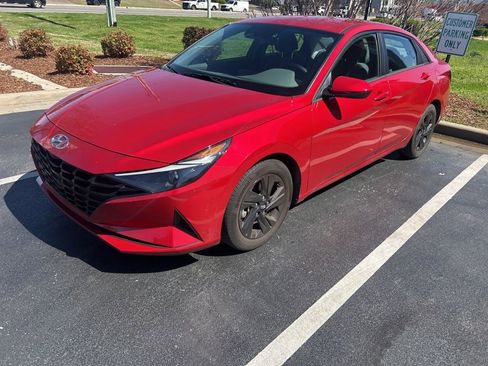 Certified 2023 Hyundai Elantra SEL image 3