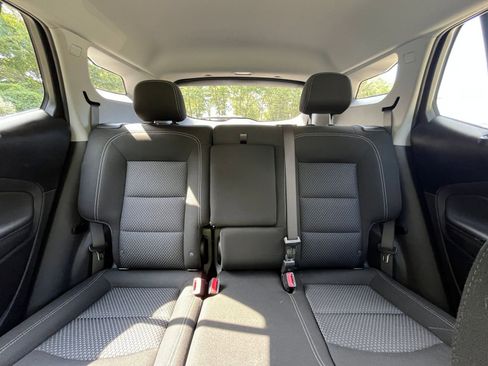 Used 2024 GMC Terrain SLE image 37