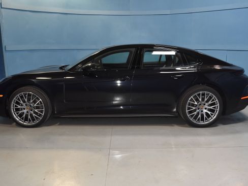 New 2025 Porsche Panamera 4 image 2