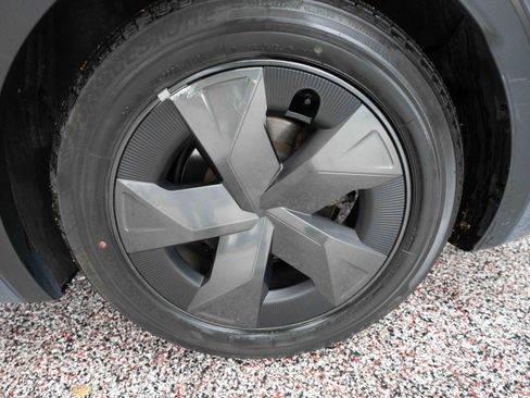 Certified 2024 Toyota Prius LE image 29