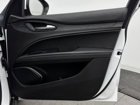 Used 2023 Alfa Romeo Stelvio Sprint RWD image 36