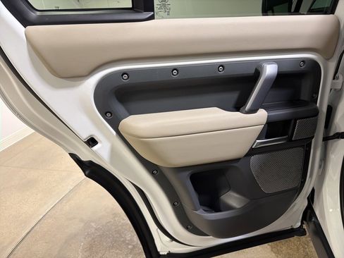 Used 2024 Land Rover Defender 130 X-Dynamic SE image 20