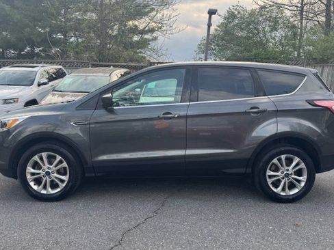 Used 2017 Ford Escape SE FWD image 4