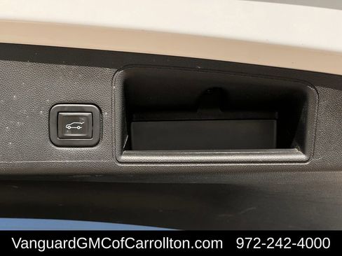 Used 2023 GMC Terrain SLT image 33