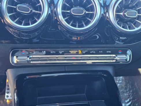 Used 2023 Mercedes-Benz CLA 35 AMG 4MATIC image 28