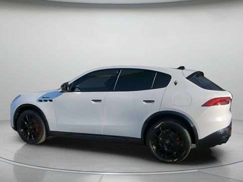 Used 2025 Maserati Grecale Modena image 18