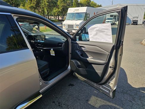 New 2026 Nissan Rogue Platinum w/ Platinum Premium Package image 27