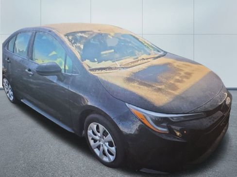 Used 2025 Toyota Corolla LE image 2