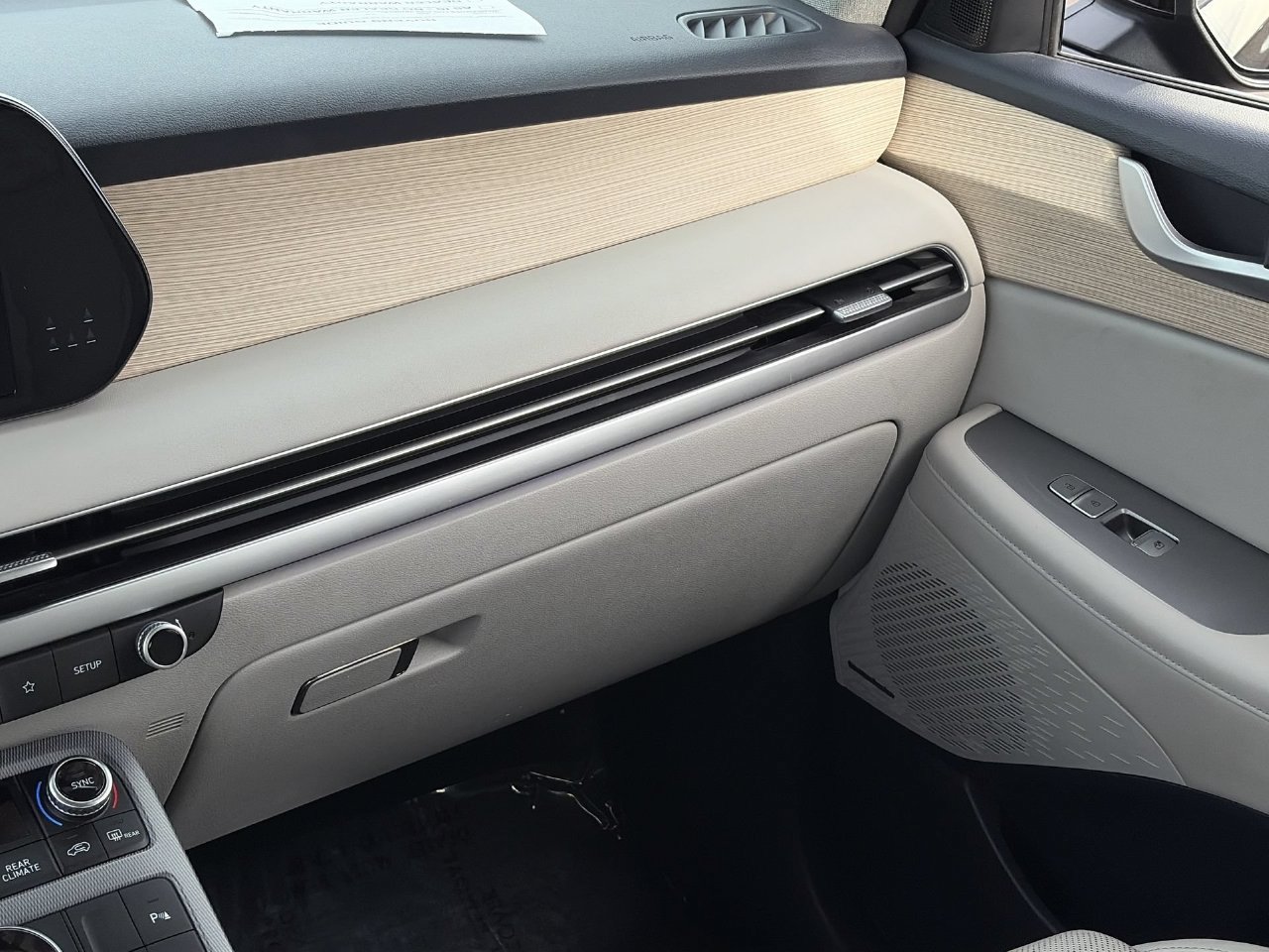 Used 2025 Hyundai Palisade Limited FWD image 15
