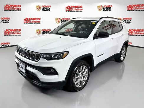 Used 2023 Jeep Compass Latitude AWD/4WD image 11