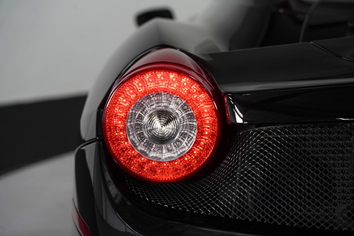 Used 2013 Ferrari 458 Spider RWD image 22