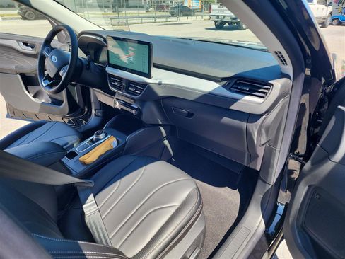 New 2025 Ford Escape SE w/ PHEV Premium Package image 18