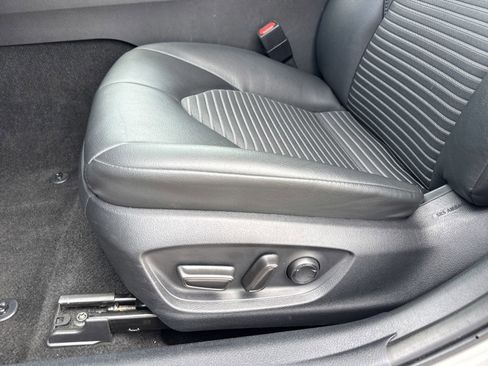 Used 2024 Toyota Camry SE image 12