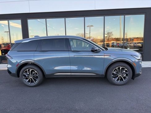 New 2026 Lincoln Nautilus Premier image 2