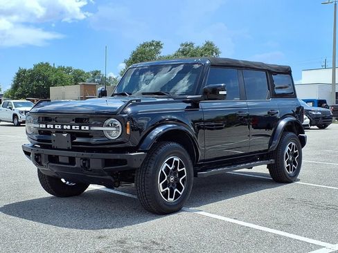 Used 2022 Ford Bronco Outer Banks AWD/4WD image 3