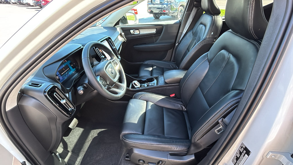 Certified 2024 Volvo XC40 B5 Plus w/ Climate Package AWD/4WD image 25