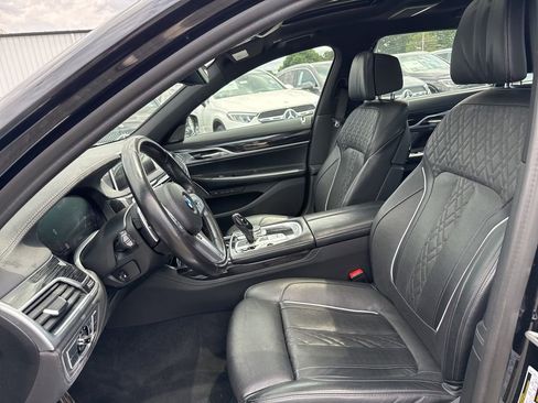 Used 2022 BMW 740i xDrive w/ M Sport Package AWD/4WD image 8