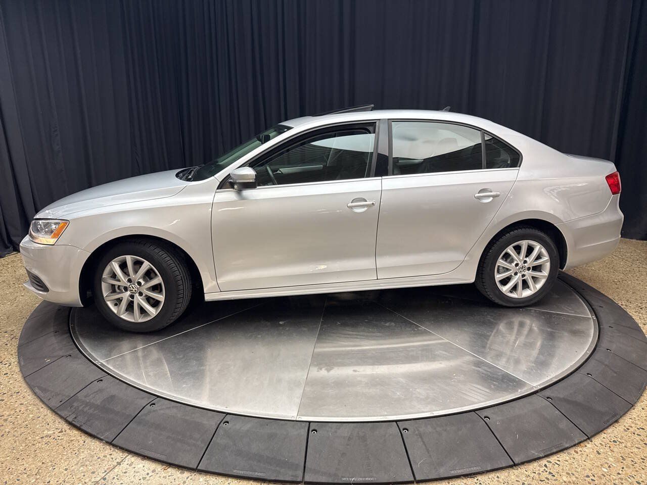 Used 2013 Volkswagen Jetta SE FWD image 3