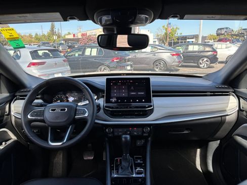 Used 2025 Jeep Compass Limited AWD/4WD image 29