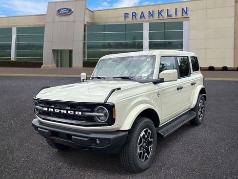 New 2026 Ford Bronco Outer Banks AWD/4WD image 3
