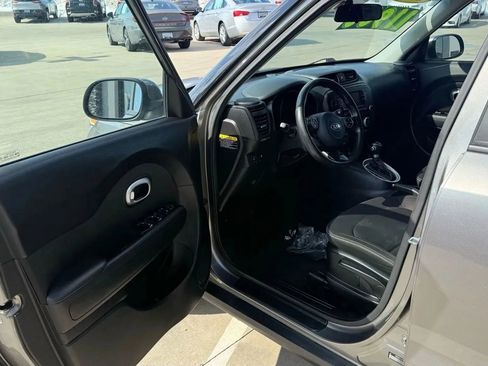 Used 2017 Kia Soul FWD image 8