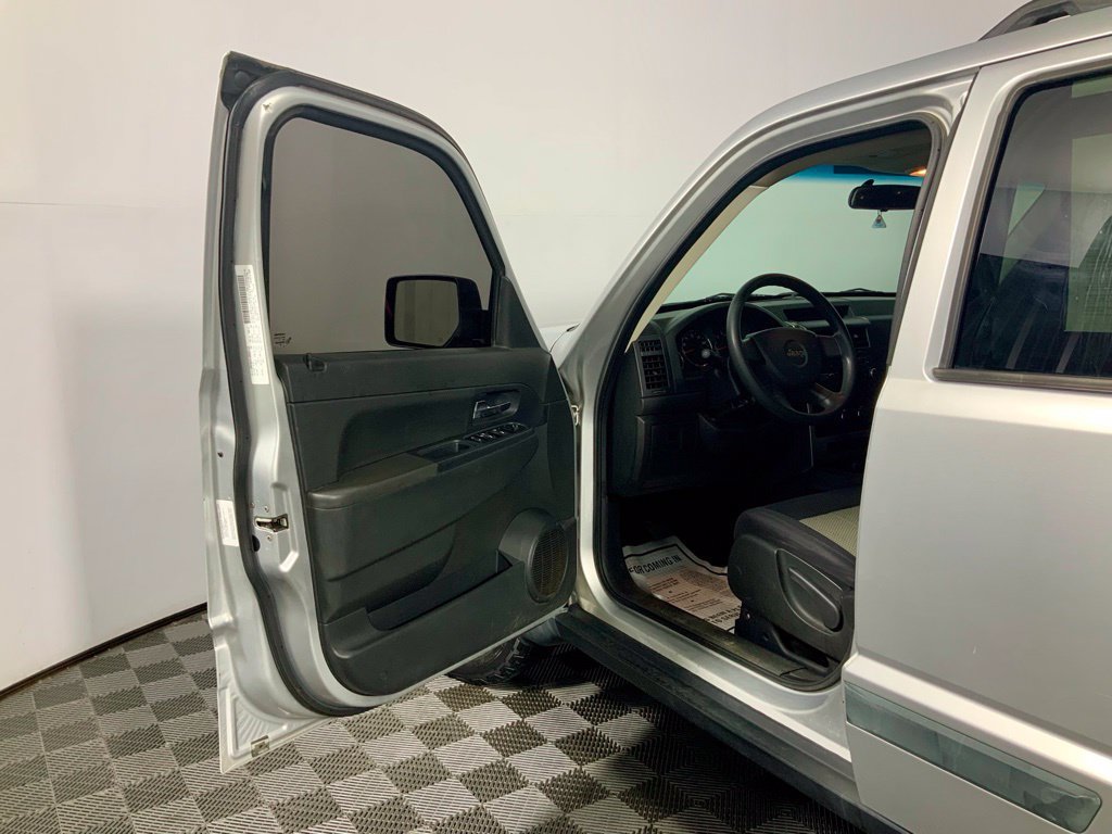 Used 2010 Jeep Liberty Sport w/ Popular Equipment Group AWD/4WD image 17