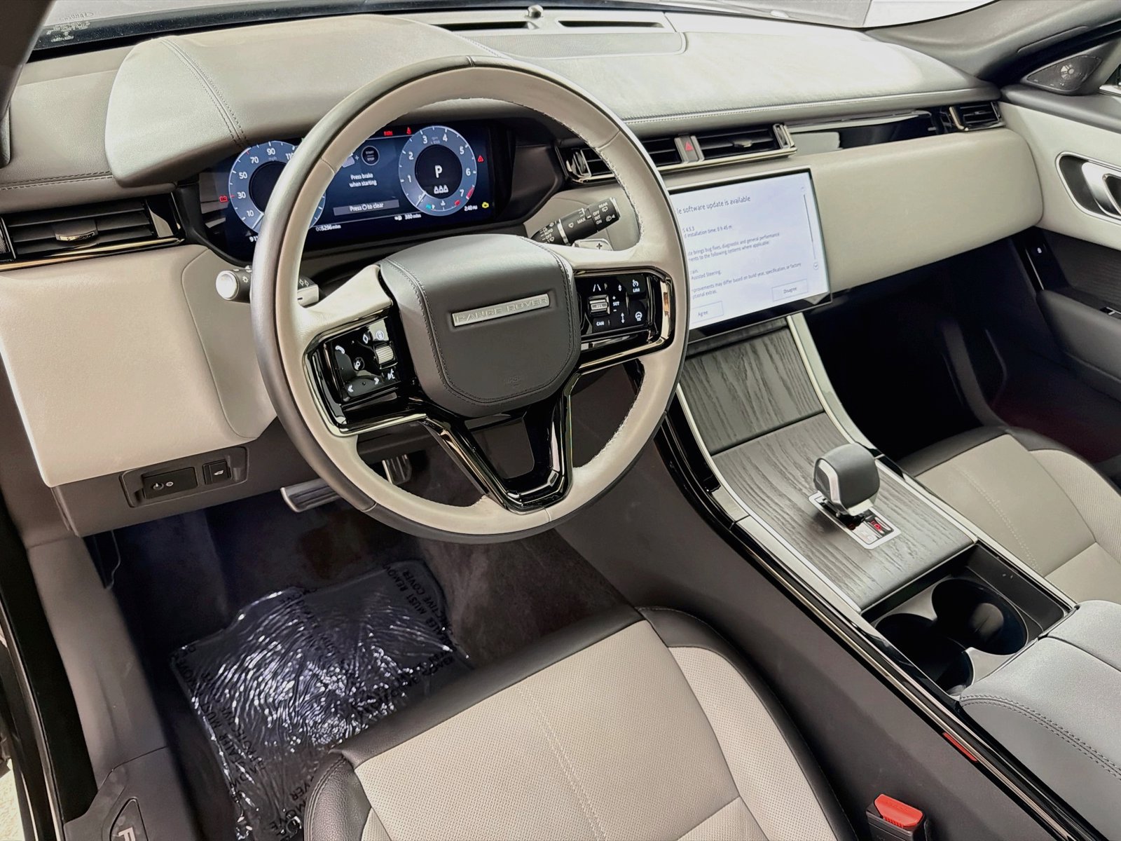 Certified 2026 Land Rover Range Rover Velar Dynamic SE AWD/4WD image 10