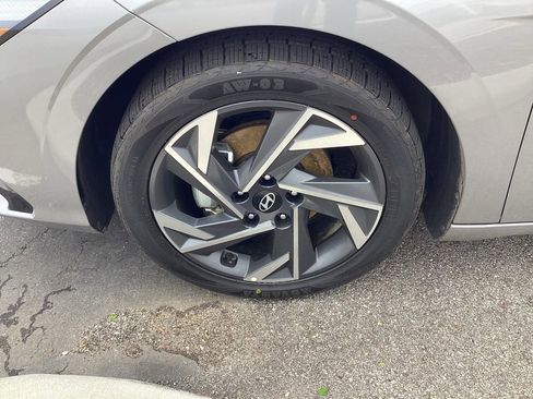 Used 2025 Hyundai Elantra SEL FWD image 37
