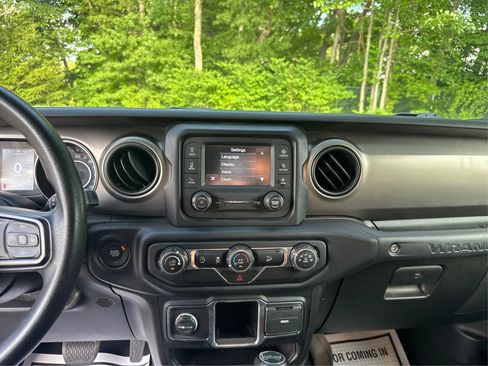 Used 2019 Jeep Wrangler Unlimited Sport AWD/4WD image 17