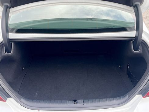 Used 2025 Genesis G70 2.5T image 25