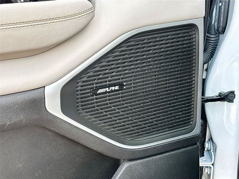 Used 2024 Jeep Wagoneer L Series II RWD image 19
