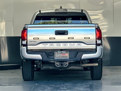Used 2022 Toyota Tacoma SR5 w/ Technology Package AWD/4WD image 4
