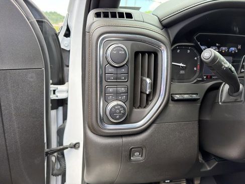 Used 2023 GMC Sierra 2500 AT4 w/ AT4 Premium Plus Package AWD/4WD image 17