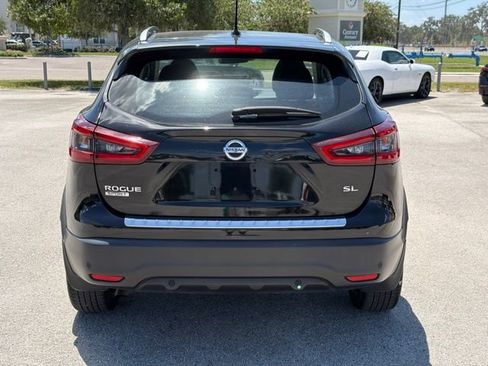 Used 2022 Nissan Rogue Sport SL FWD image 4