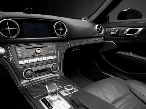 Used 2019 Mercedes-Benz SL 550 image 45
