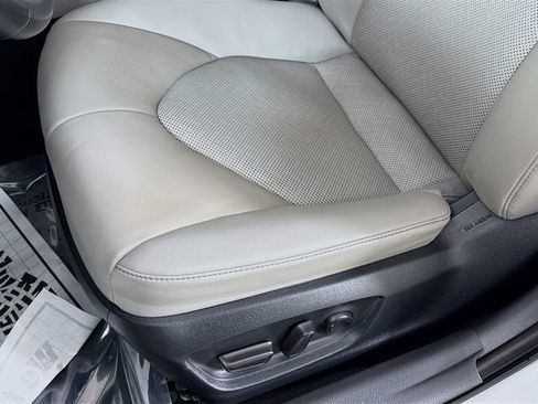 Used 2022 Toyota Camry XLE image 18