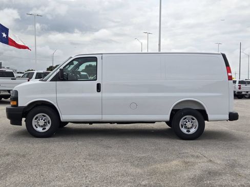 Used 2026 Chevrolet Express 2500 w/ Driver Convenience Package RWD image 4