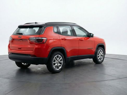 Used 2025 Jeep Compass Trailhawk image 9