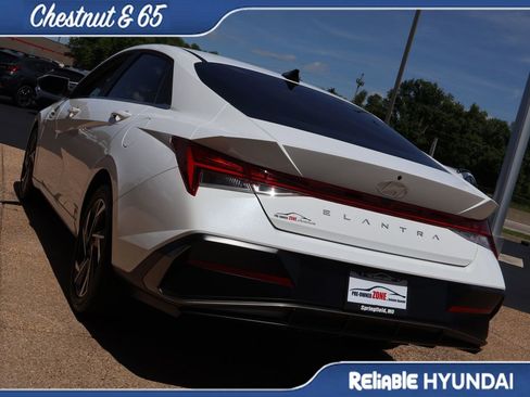 Certified 2025 Hyundai Elantra SEL FWD image 4