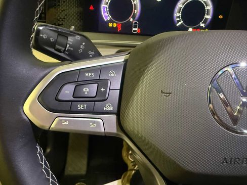 Certified 2025 Volkswagen Tiguan SE image 28