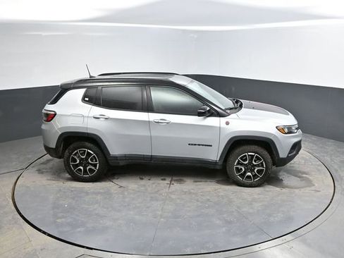 Used 2025 Jeep Compass Trailhawk image 42
